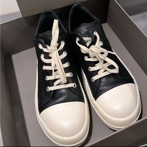 Black and white low top rock Owen shoes size 35 unisex (5 in women’s)